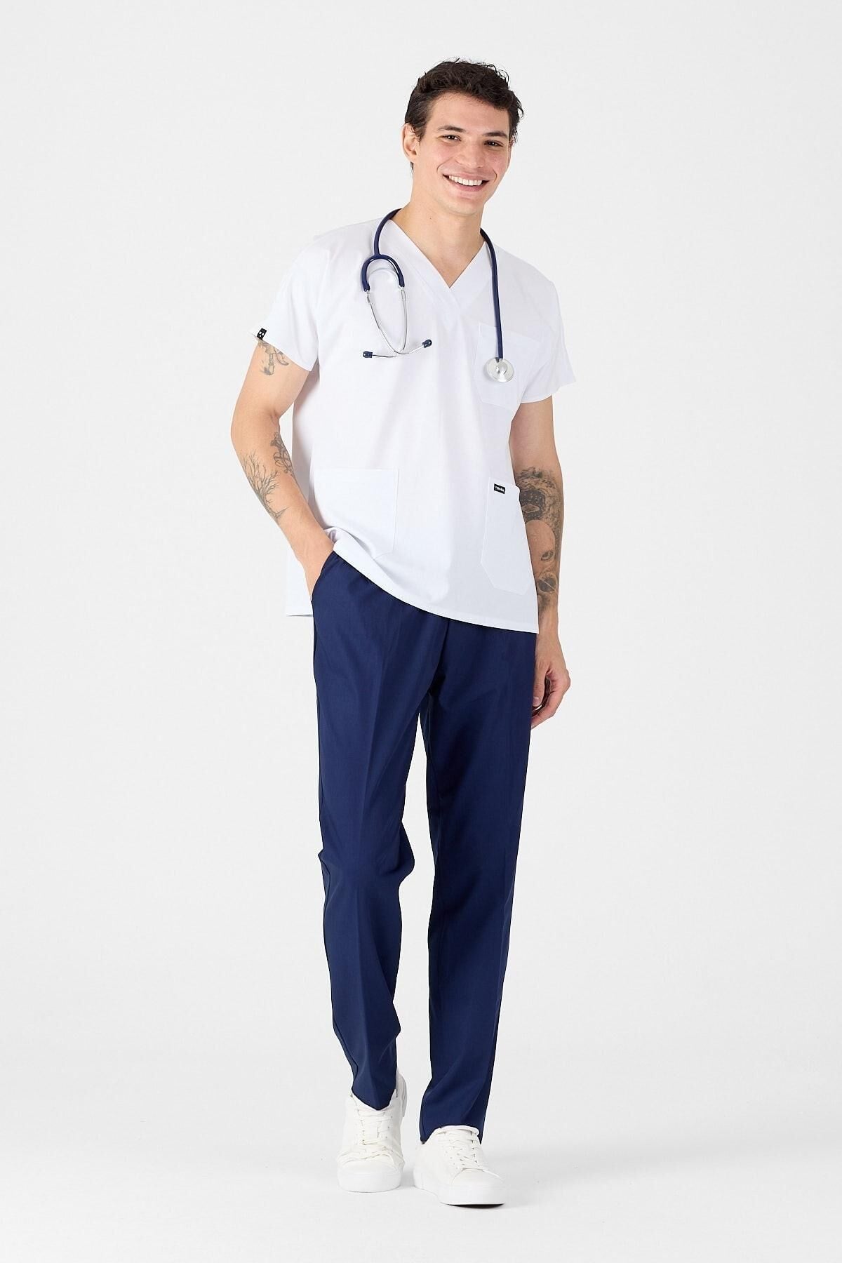 Likralı Beyaz Üst Alt Lacivert Kombin Scrubs