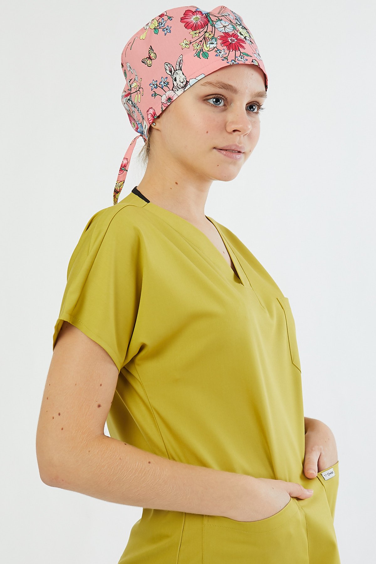 Çiçekler Ve Hayvanlar Desenli Cerrahi Bone