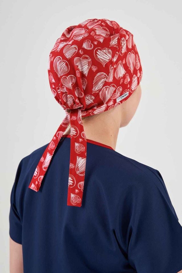 Kalp Desenli Kırmızı Cerrahi Tesettür Bone