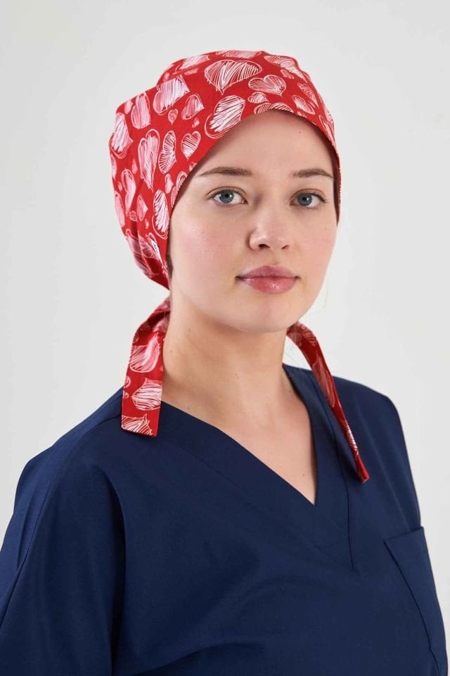 Kalp Desenli Kırmızı Cerrahi Tesettür Bone