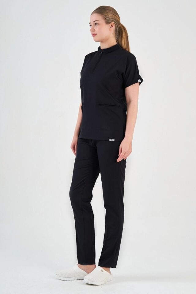 Likralı Siyah Fermuar Detaylı Cerrahi Forma