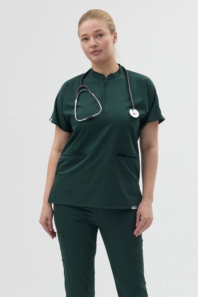 Likralı Zümrüt Yeşili Fermuar Detaylı Cerrahi Forma