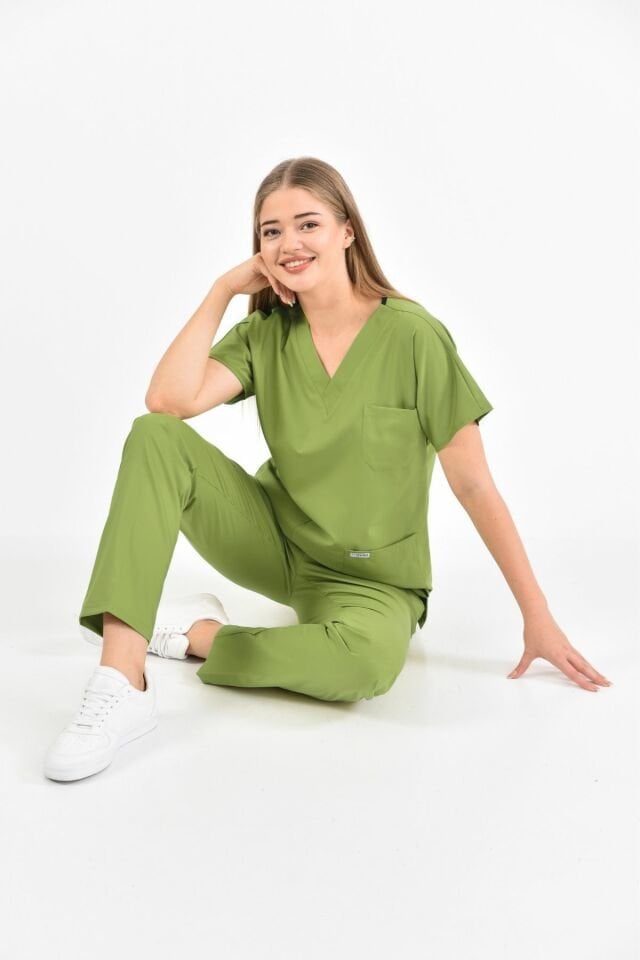 Fıstık Yeşili Likralı Cerrahi Takım