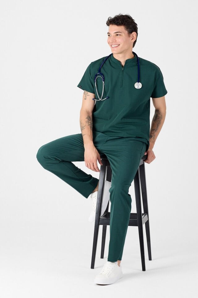 Likralı Zümrüt Yeşili Hakim Yaka Scrubs - Owlet Medikal