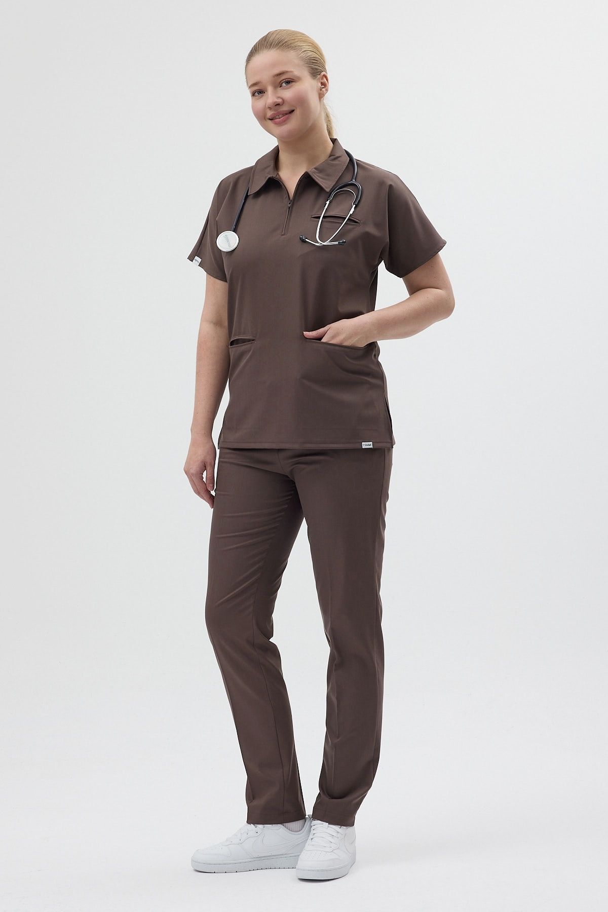 Likralı Çikolata Kahve Polo Yaka Scrubs - Owlet Medikal