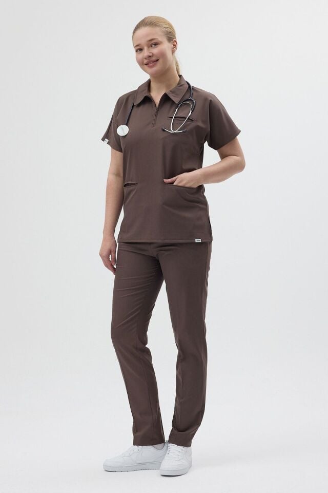 Likralı Çikolata Kahve Polo Yaka Scrubs - Owlet Medikal