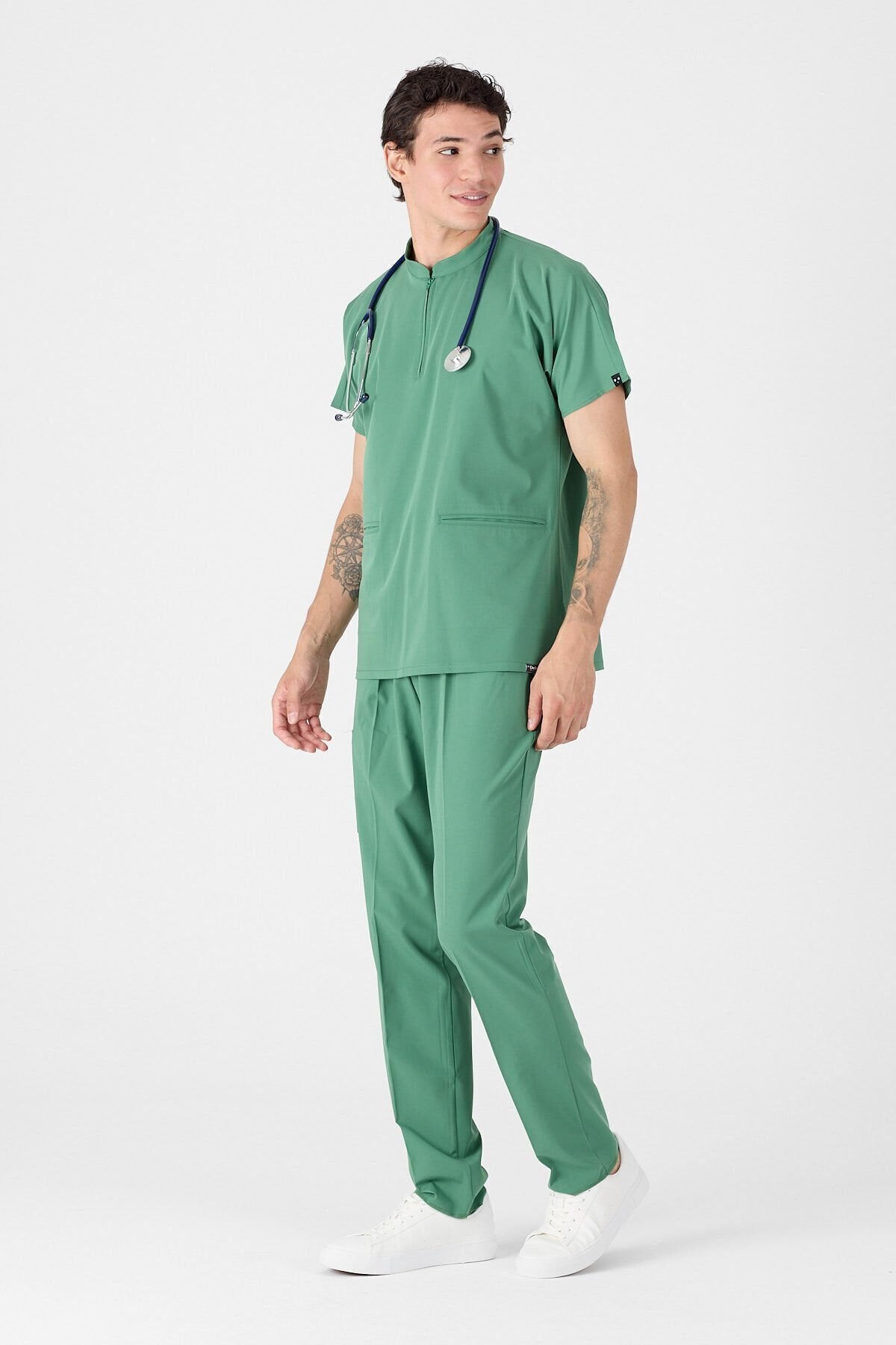 Likralı Çim Yeşili Hakim Yaka Scrubs - Owlet Medikal