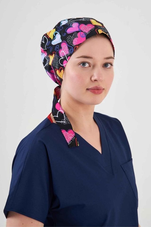 Kalp Desenli Siyah Cerrahi Tesettür Bone