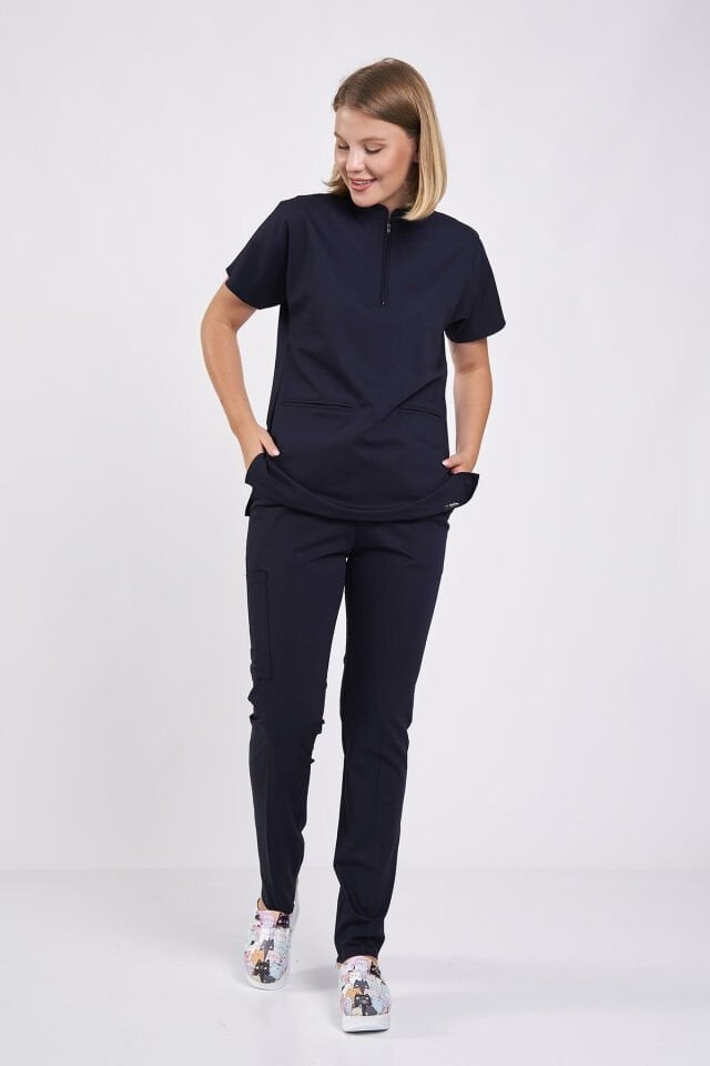Jogger pantolonlu cerrahi bone