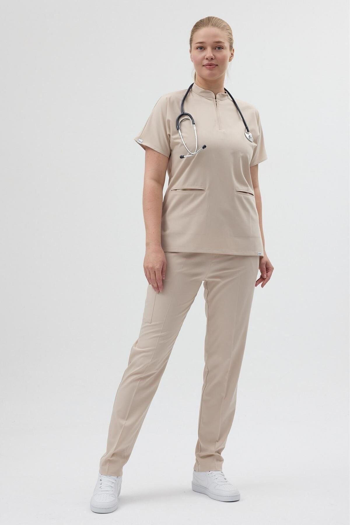 Likralı Taş Rengi Fermuar Detaylı Scrubs