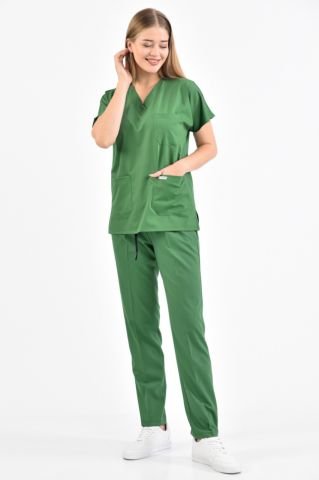 Çim Yeşili Likralı Cerrahi Takım