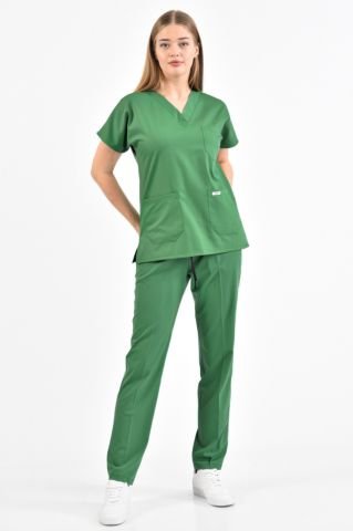 Çim Yeşili Likralı Cerrahi Takım